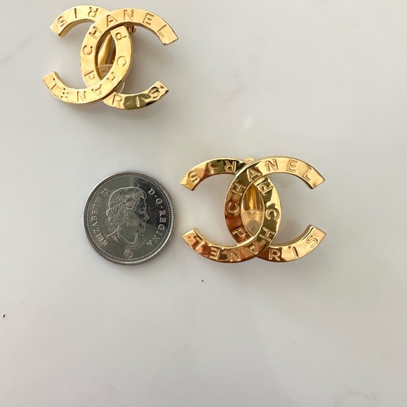 CC LARGE PARIS BUTTON CLIP EARRINGS - Picture 3 of 7